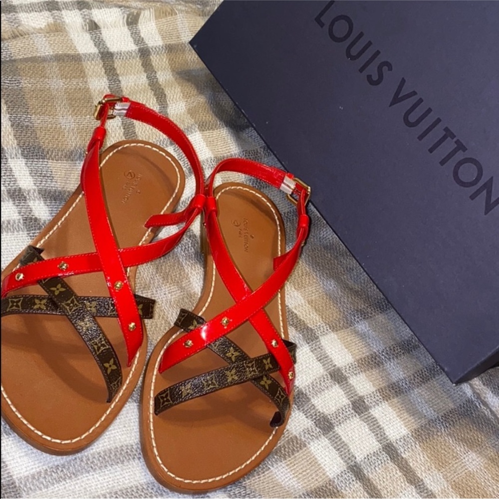 LOUIS VUITTON CARIMBO CROSS FLAT SANDALS